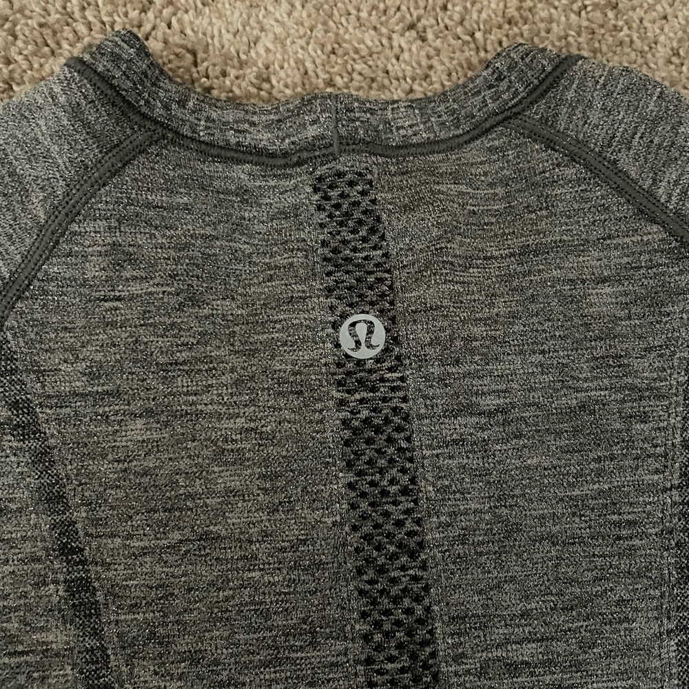 Lululemon Tee - Picture 4 of 4